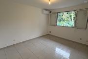 A louer charmant appartement de 2 chambres avec jardin et parking