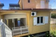 A louer villa F5/6 mitoyenne avec garage au bas des AVIRONS