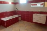 A louer villa F5/6 mitoyenne avec garage au bas des AVIRONS