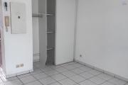 À louer cet appartement de type F1 sur la résidence Saint-Exupéry à Sainte Clotilde