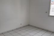 À louer cet appartement de type F1 sur la résidence Saint-Exupéry à Sainte Clotilde