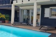 À louer – Villa F5 avec piscine au calme, proche centre-ville de L’Étang-Salé