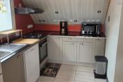 A louer ravissant F3 MEUBLE avec jardin et parking privatif