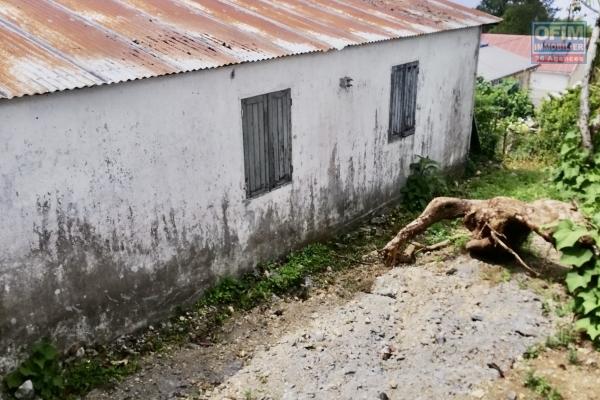Maison à rénover entièrement au Tampon