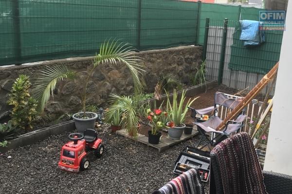 a vendre appartement 2 chambres rez-de-chaussée de jardin les bas de la possession