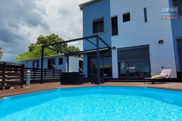 Villa F6 de 180 m2 avec piscine et dépendance, vue mer et montagne, calme