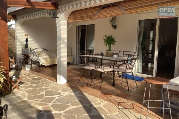 A vendre charmante villa de 3 chambres avec piscine dans lotissement résidentiel à Champ-Borne