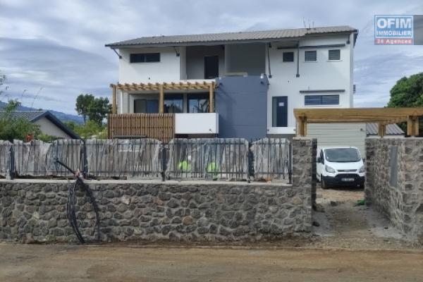 A LOUER OFIM// Appartement de type 4 de 98m2 avec varangue sur la Saline les Hauts