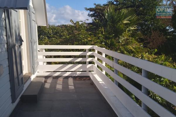 VILLA F4 DUPLEX 5 mn de saint pierre centre