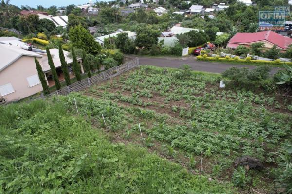 A vendre terrain de 500 m2 dans un lotissement proche des commerces à st-gilles-les-hauts tan-rouge.