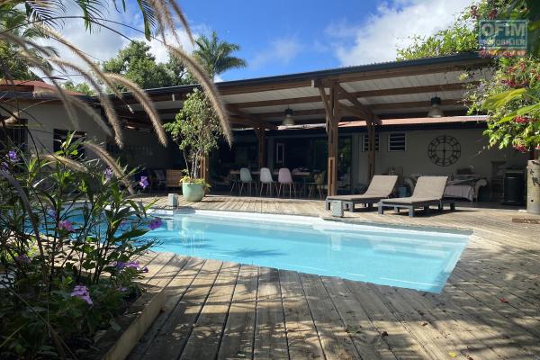 Belle villa en plein coeur de Villèle à Saint-Gilles les Hauts + dépendance T2.