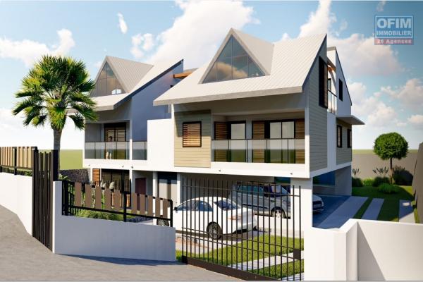 Bel appartement duplex type T5 à vendre au centre ville de la plage des Roches Noires à Saint-Gilles les Bains.