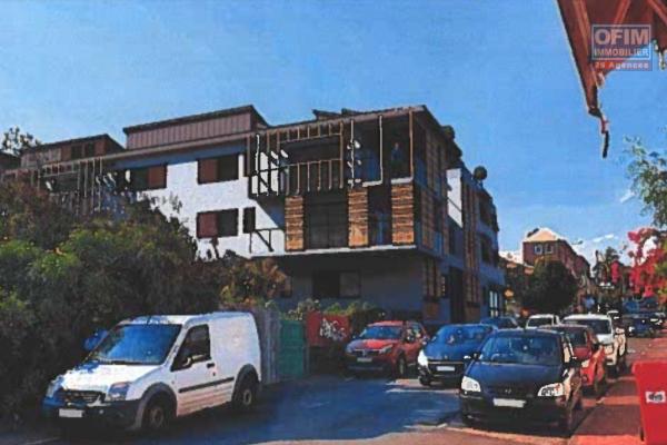 Résidence Michèle rue Rodier à st Pierre, appartement T4 avec varangue, vue mer et montagne
