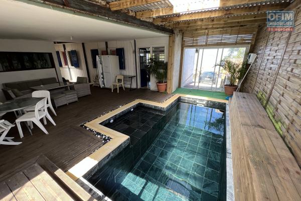 Gite/maison 7 chambres avec piscine intérieure, vue mer et montagne sur 882 m2 de terrain.