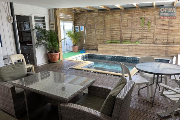 Gite/maison 7 chambres avec piscine intérieure, vue mer et montagne sur 882 m2 de terrain.