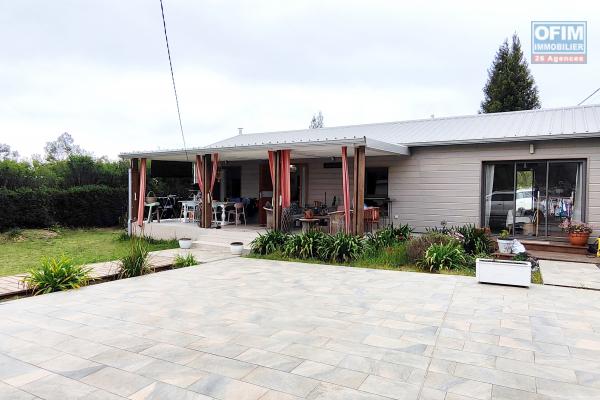 Villa F6 de 160 m2, terrain 1480 m2, dépendances