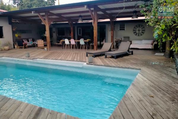  Villa de charme  5 chambres avec piscine et studio  , Saint-Gilles les Hauts