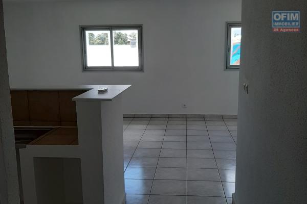 A vendre appartement F2 de 49,57m2 au 2eme étage avec parking sécurisé au centre ville de Saint-André