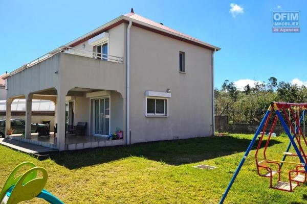 A vendre jolie villa jumelée de type F4/5 avec bureau d'environ 103 m² sur un terrain d'environ 430 m², Bois Court La Plaine des Cafres