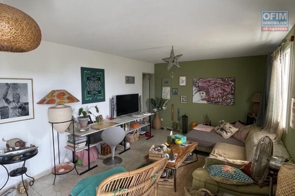 A vendre appartement de type 3 avec rez-de-jardin à l'éperon.