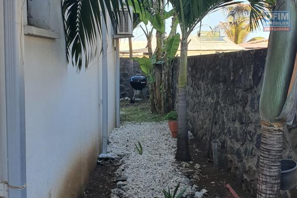 VILLA F4 Terre sainte pied dans l 'eau