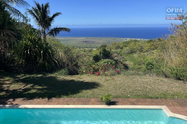 Grande maison de type 6 de 240 m2 environs implantée sur 1770 m2 de terrain avec piscine, vue mer et montagne imprenable à 300 m d'altitude.