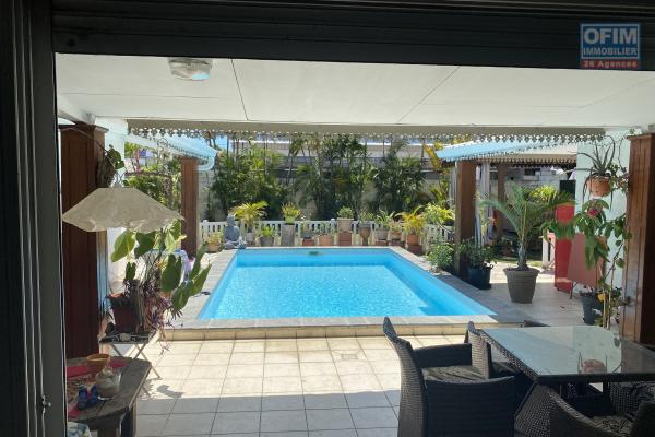A vendre jolie villa bien située au centre ville de Saint-Paul.