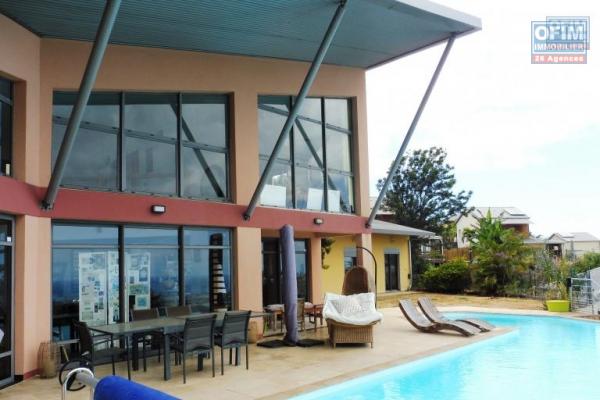 Villa d'architecte avec vue panoramique sur l'océan, Bois de Nèfle St Paul