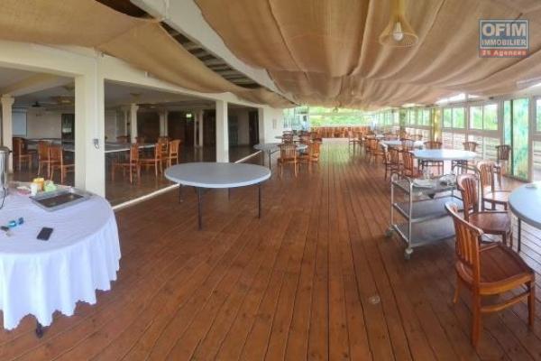 A vendre fond de commerce d'une magnifique salle de réception entièrement équipée avec grand terrain au Tampon