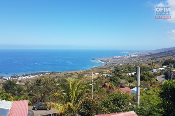 A louer à St Leu (L'Etang) F3 meublé avec vue mer panoramique (eau et électricité comprises)