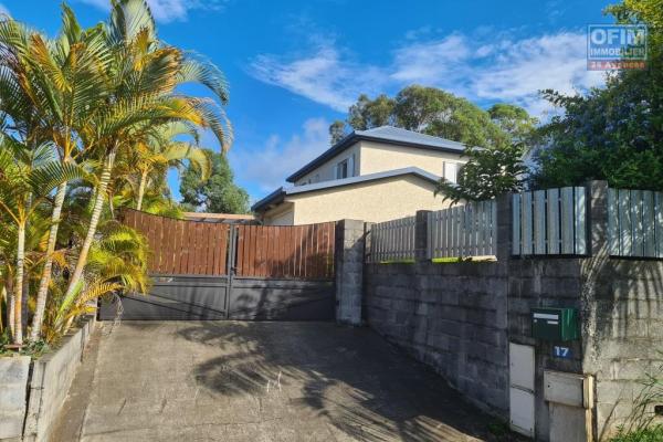 LOCATION MEUBLE    A louer magnifique villa meublée de type F6 d'environ 124 m² le Tampon Trois Mares