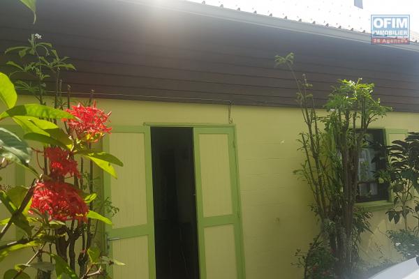 A Louer charmante petite villa F3/4 meublée à 300m de la plage de l'Etang Sale les Bains