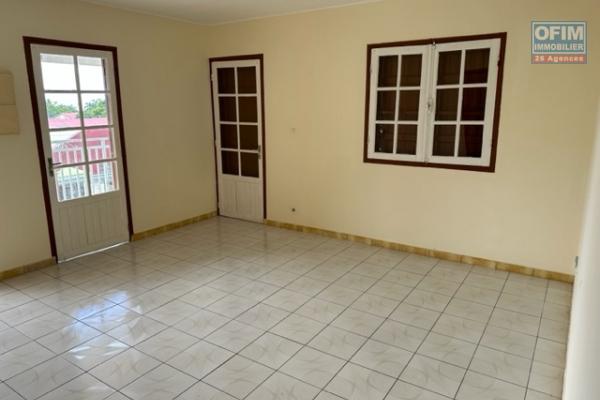 A louer petit appartement F3 au centre ville de Saint-André