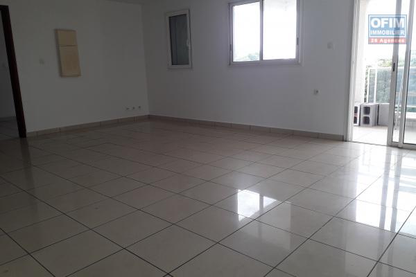 A louer appartement F4 centre ville de la Saline-Les-Hauts