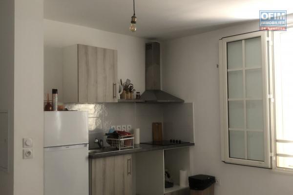A louer un très grand studio en centre-ville de Saint Denis - Résidence Anémone