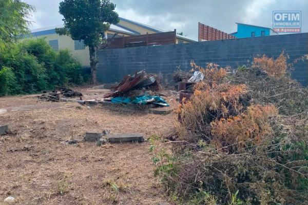 Terrain constructible de 197 m2  Ligne Paradis Saint Pierre
