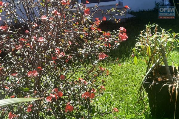 A LOUER BEAU F2 AVEC JARDIN