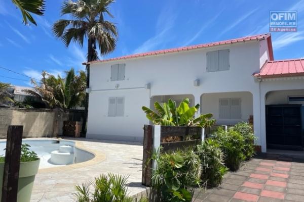 VILLA MEUBLE DE 168 M2 PIEDS DANS L'EAU
