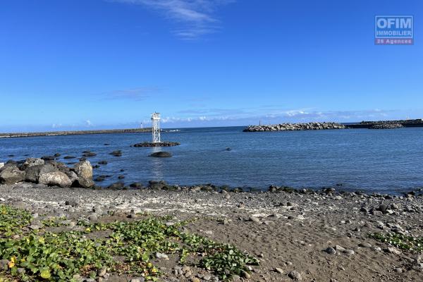 Terrain de 329 m2 situé à 30 mètres de l'océan et de la promenade des Alizés sur le front de mer de Terre Sainte.
