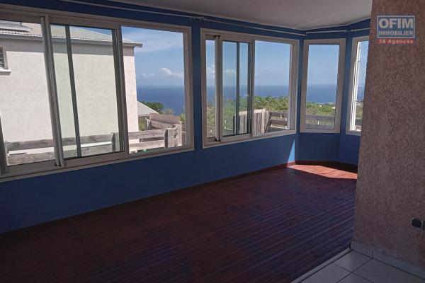 A Vendre Maison Duplex F4 de 104 m2 Habitable avec Vue Mer à Piton St Leu