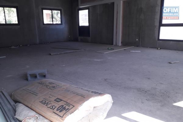 A louer local professionnel sur St-Gilles les Hauts