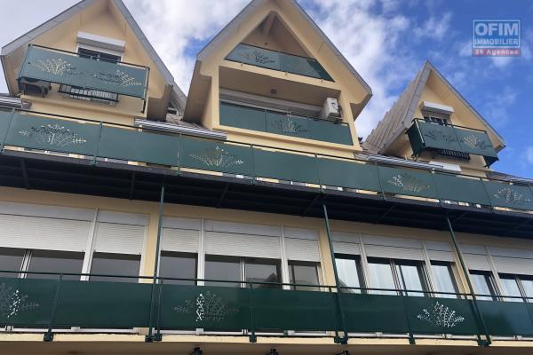 A louer très grand appartement T2 avec balcon et place de parking au centre-ville de Saint Denis - CARRE D'OR