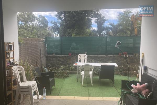A vendre F3 en rez de jardin 76 m2 de Surface Habitable à la Possession