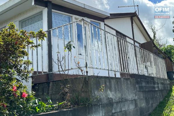 A vendre petite maison tomi F4 sur 868 m² de terrain au calme au Tampon 22eme