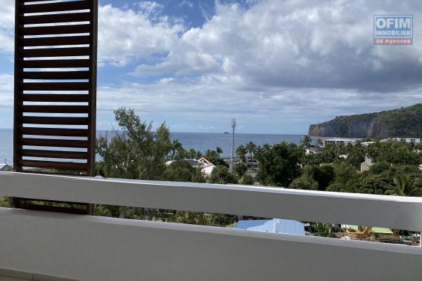 A vendre appartement T2 avec vue magnifique sur mer et montagne.
