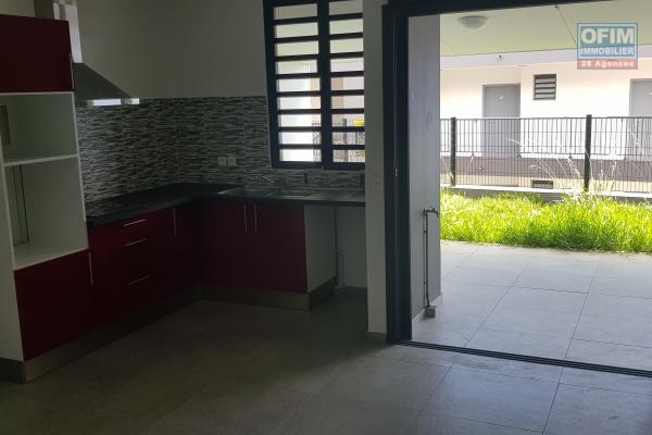 A louer villa mitoyenne de ville de type F4 dans une résidence sécurisée proche lycée des AVIRONS
