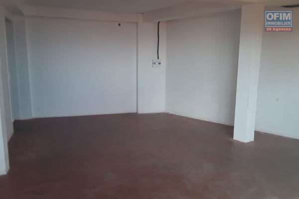 A Louer Local Commercial de 67 m2 Centre Ville de PITON ST LEU