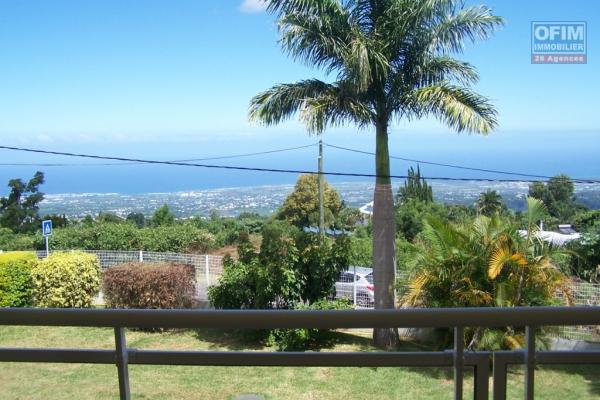 A vendre joli appartement de type F3 d'environ  70 m² dans résidence avec piscine au Tampon 14éme