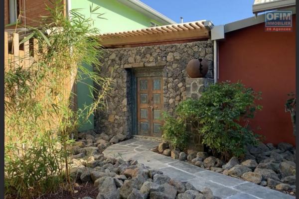Superbe villa 4 chambres  avec  piscine en bordure de lagon  La Saline les Bains