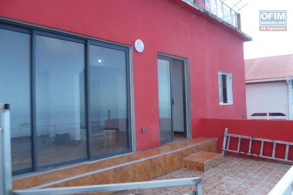 a louer appartement F2/3 à trois bassins bois de nèfles
